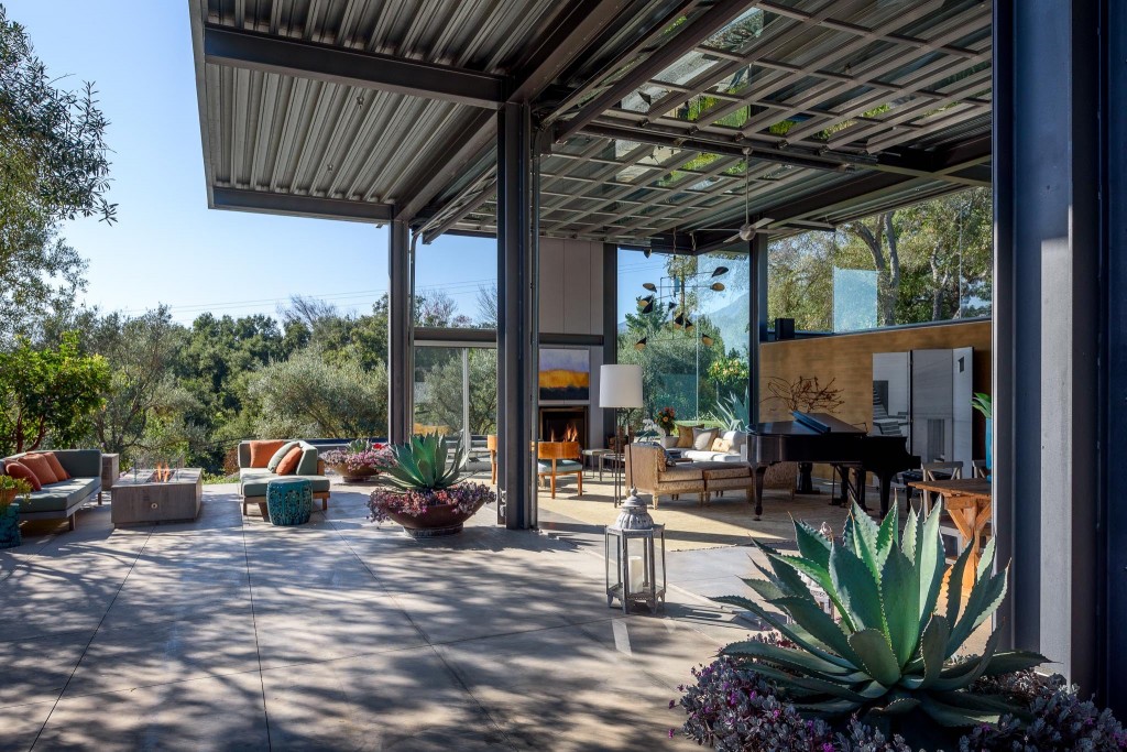 Montecito Residence by Barton Myers Associates.