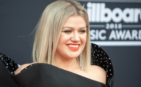 Kelly Clarkson home sale Feb2021